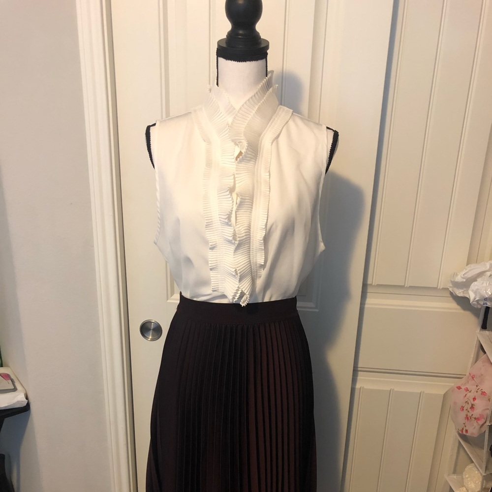 White sleeveless blouse
